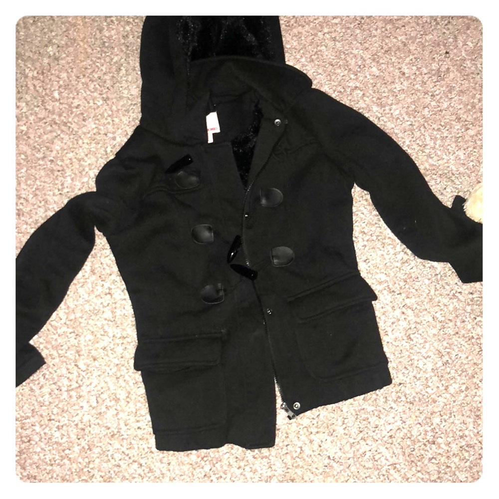 I’m selling a black fleece coat